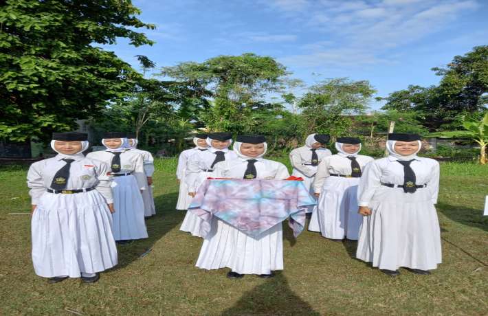 Paskibraka MTs. Al-Ihsan terpilih sebagai pengibar bendera pada Upacara memperingati Hari Santri Nas